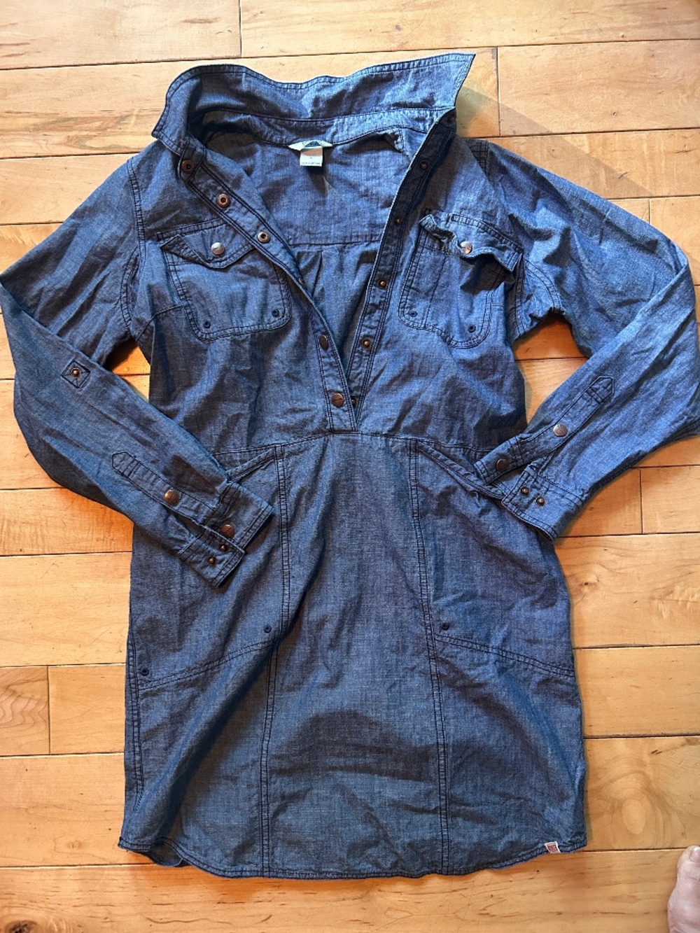 Duluth Trading Co Rootstock Chambray Shirt Dress, size S (EUC)